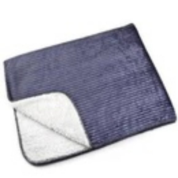 Luxury Dog Blanket - Cozy Fleece and Sherpa Cover - Grey - Picture 3 of 3